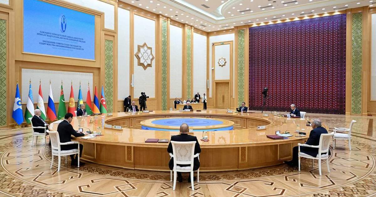 قمة تركمانستان تبحث تعزيز التعاون في مجالات التجارة والنقل والطاقة