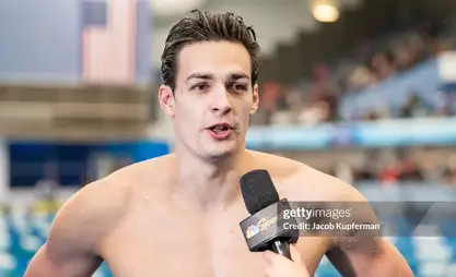 السباح القرغيزي دينيس بيتراشوف يحرز الميدالية البرونزية في بطولة العالم للسباحة