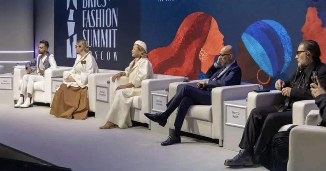 قرغيزستان تستعرض الحرف الوطنية في قمة «بريكس»
