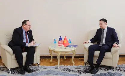 نائب وزير الخارجية القرغيزي يبحث مع سفير الولايات المتحدة توسيع التعاون التجاري والاقتصادي