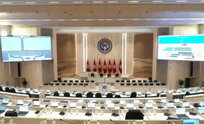 افتتاح الدورة الثانية لمجلس النواب القرغيزي في دورته التشريعية الثامنة