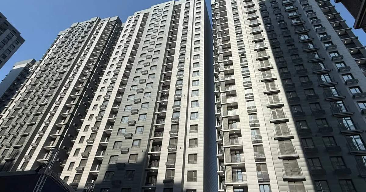 قرغيزستان: تسليم شقق سكنية لـ1104 أسر في مجمع «موراس» ببيشكيك